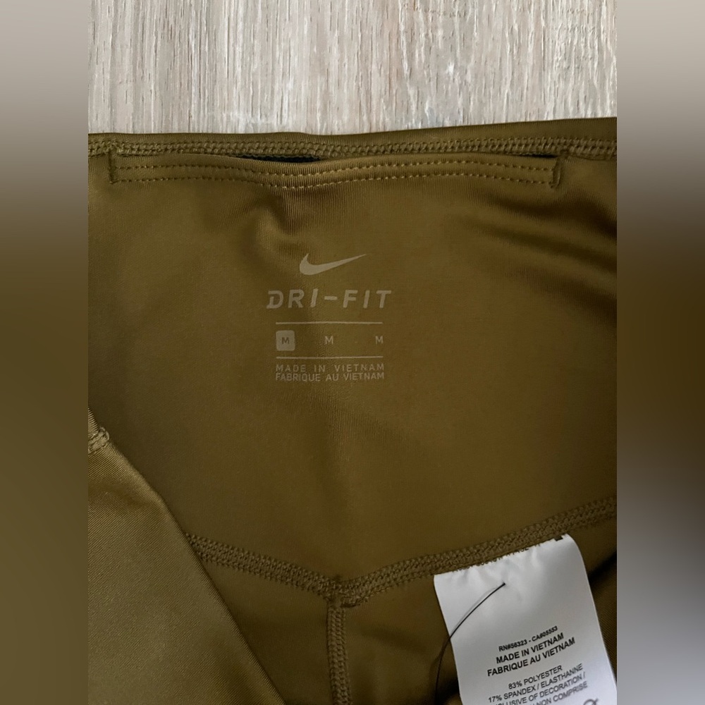 NWT Nike Women's Swoosh Run Olive/Volt 7/8 Running Leggings Mid rise Tight Fit M - Picture 5 of 9